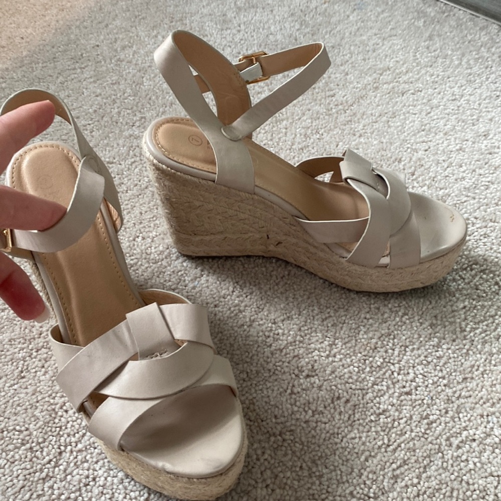 Light pink/ nude wedges